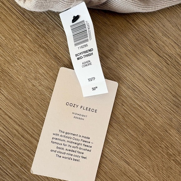 Aritzia Sweatshort - Picture 3 of 3